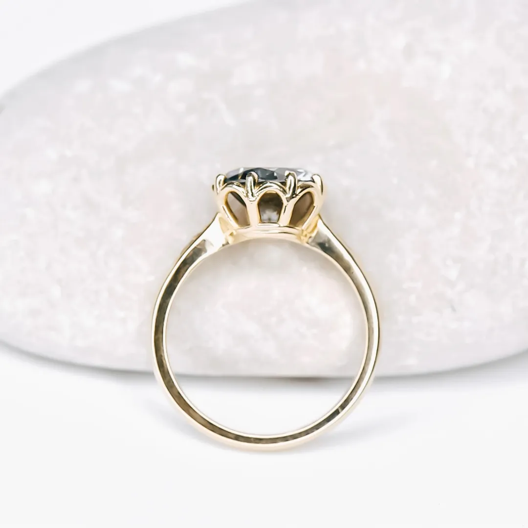 /public/photos/live/Dark Grey Round Moissanite Woman Wedding Ring 625 (1).webp